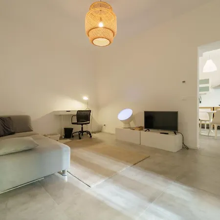 San Salvario White Flat Apartment Turin